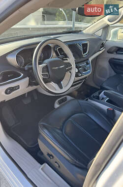 Минивэн Chrysler Pacifica 2019 в 