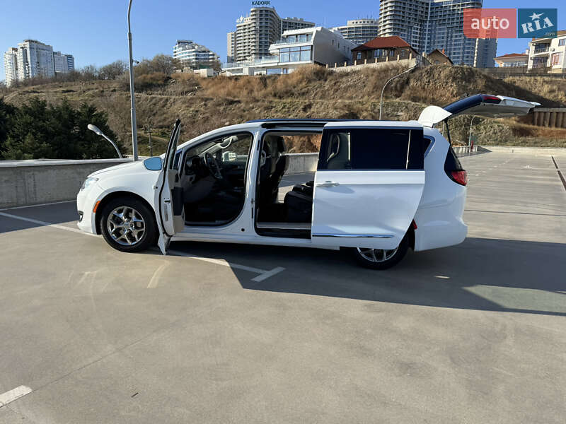 Минивэн Chrysler Pacifica 2019 в Одессе