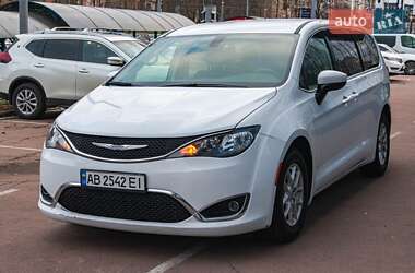 Минивэн Chrysler Pacifica 2017 в 
