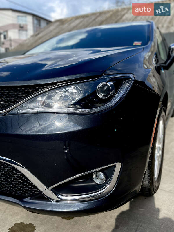Минивэн Chrysler Pacifica 2019 в Одессе