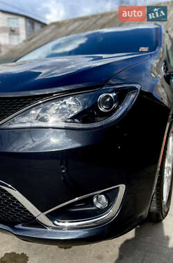 Минивэн Chrysler Pacifica 2019 в 