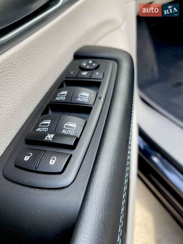 Минивэн Chrysler Pacifica 2019 в Одессе