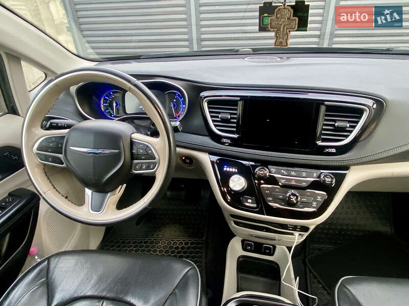 Минивэн Chrysler Pacifica 2020 в Ужгороде