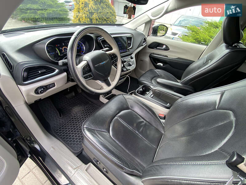 Минивэн Chrysler Pacifica 2020 в Ужгороде