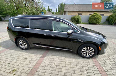 Мінівен Chrysler Pacifica 2020 в 