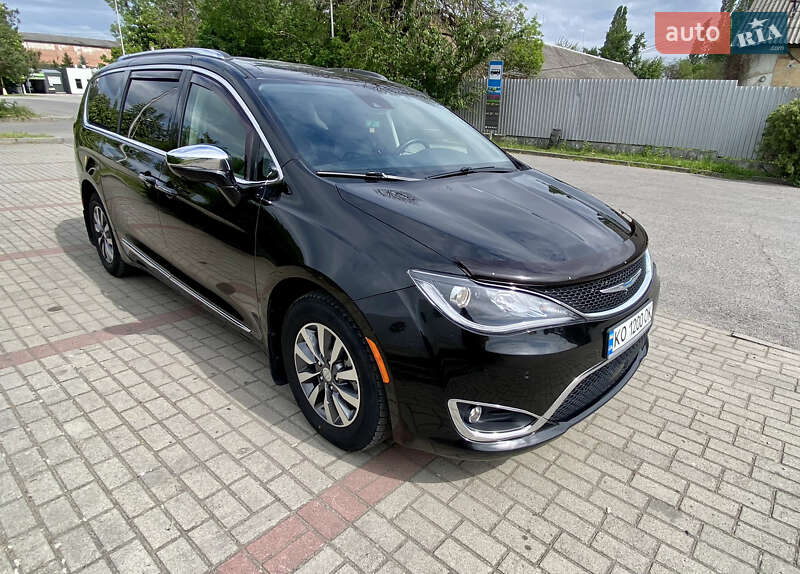 Минивэн Chrysler Pacifica 2020 в Ужгороде