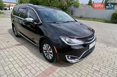 Мінівен Chrysler Pacifica 2020 в 