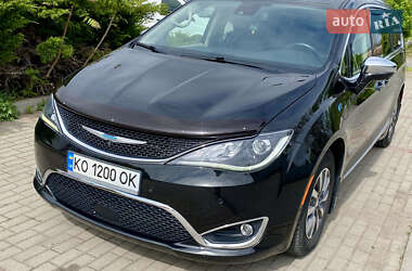 Мінівен Chrysler Pacifica 2020 в 