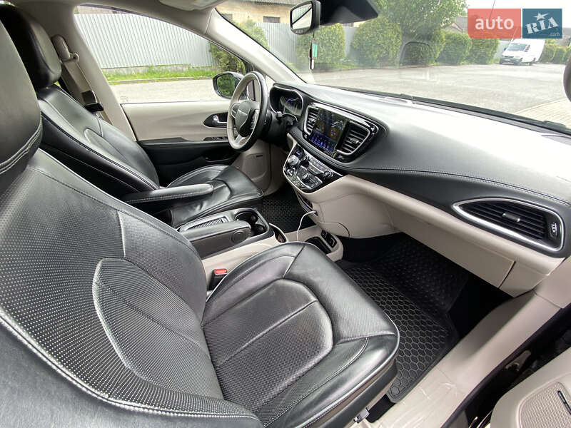 Минивэн Chrysler Pacifica 2020 в Ужгороде