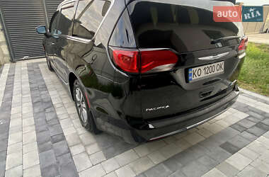 Мінівен Chrysler Pacifica 2020 в 