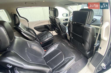 Мінівен Chrysler Pacifica 2020 в 