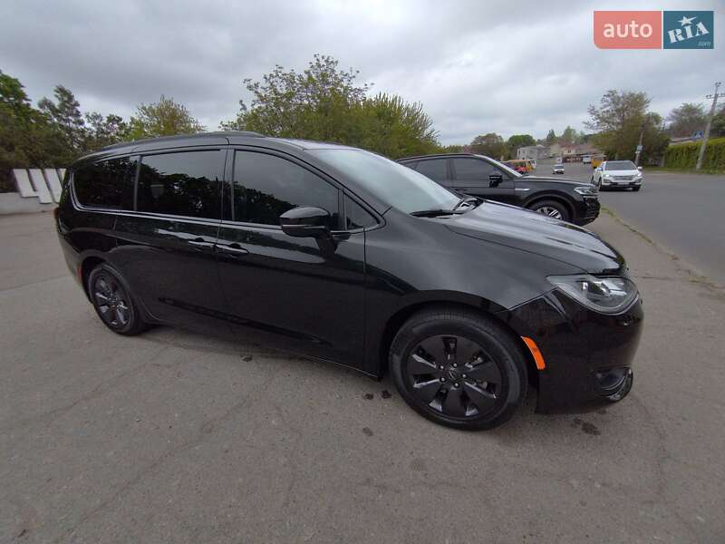 Минивэн Chrysler Pacifica 2020 в Одессе