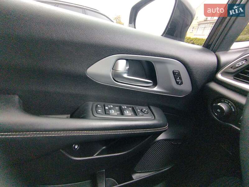 Минивэн Chrysler Pacifica 2020 в Одессе