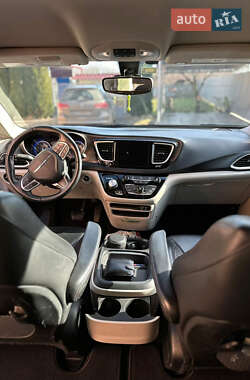Минивэн Chrysler Pacifica 2017 в 