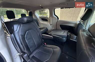 Минивэн Chrysler Pacifica 2019 в 
