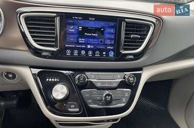 Минивэн Chrysler Pacifica 2017 в 