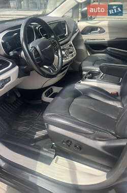 Минивэн Chrysler Pacifica 2021 в 