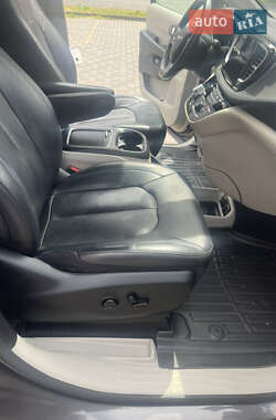 Минивэн Chrysler Pacifica 2021 в 