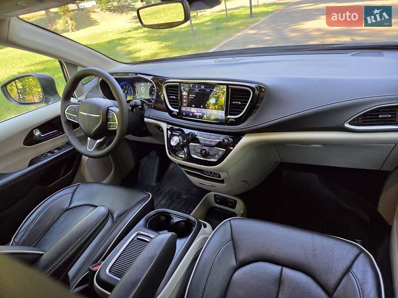 Универсал Chrysler Pacifica 2021 в Киеве