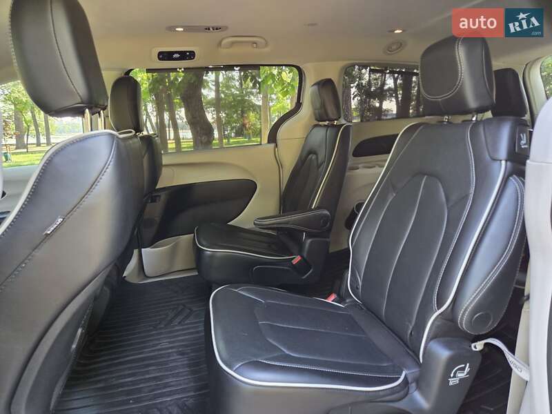 Универсал Chrysler Pacifica 2021 в Киеве