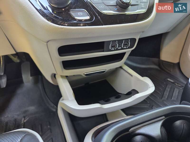 Универсал Chrysler Pacifica 2021 в Киеве