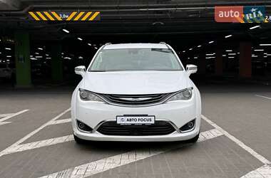 Минивэн Chrysler Pacifica 2017 в 