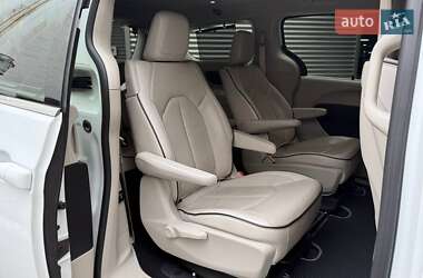 Минивэн Chrysler Pacifica 2017 в 