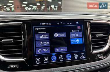 Минивэн Chrysler Pacifica 2017 в 