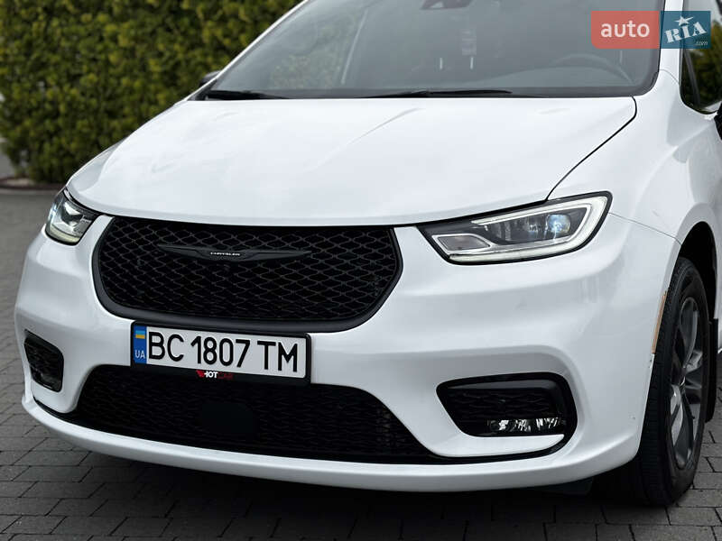 Мінівен Chrysler Pacifica 2020 в Стрию