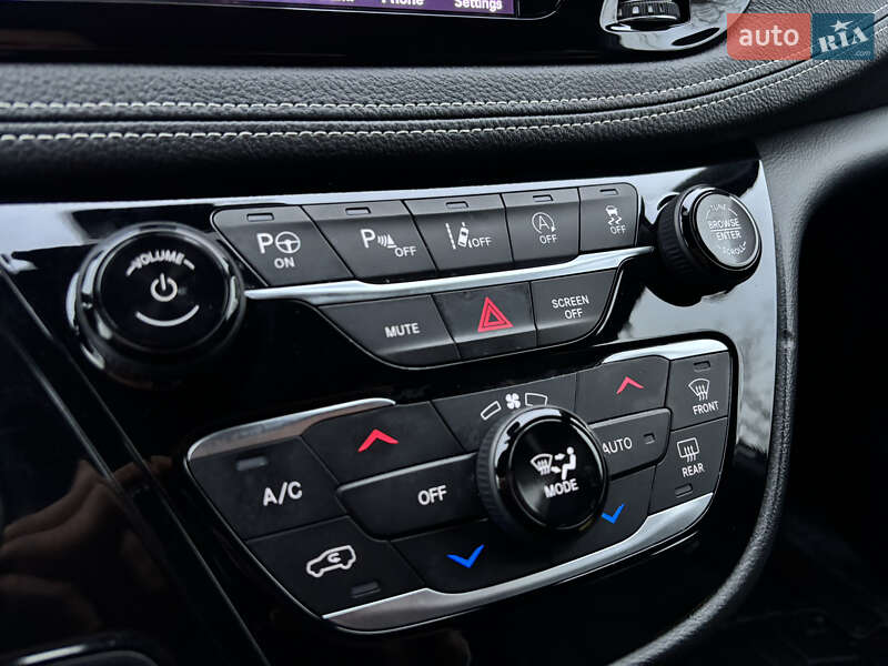 Мінівен Chrysler Pacifica 2020 в Стрию