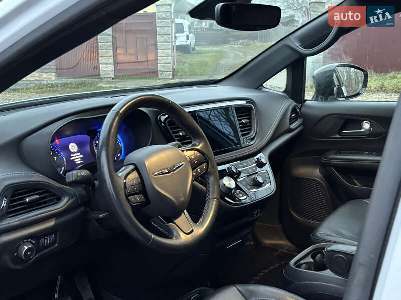 Мінівен Chrysler Pacifica 2020 в Стрию