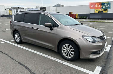 Мінівен Chrysler Pacifica 2017 в Бучі