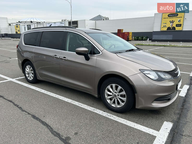 Chrysler Pacifica 2017