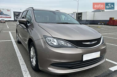 Минивэн Chrysler Pacifica 2017 в Буче
