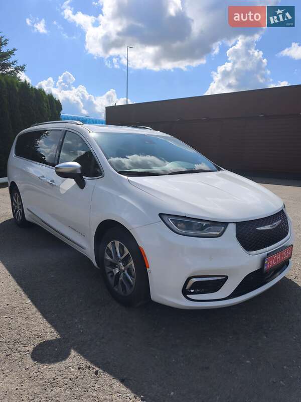 Мінівен Chrysler Pacifica 2023 в Києві