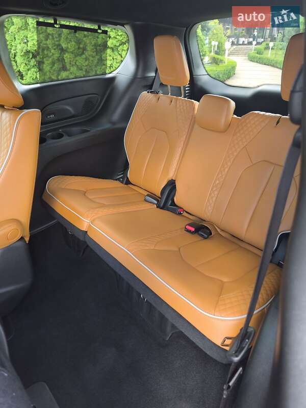 Мінівен Chrysler Pacifica 2023 в Києві