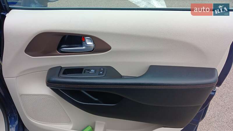 Мінівен Chrysler Pacifica 2018 в Рівному