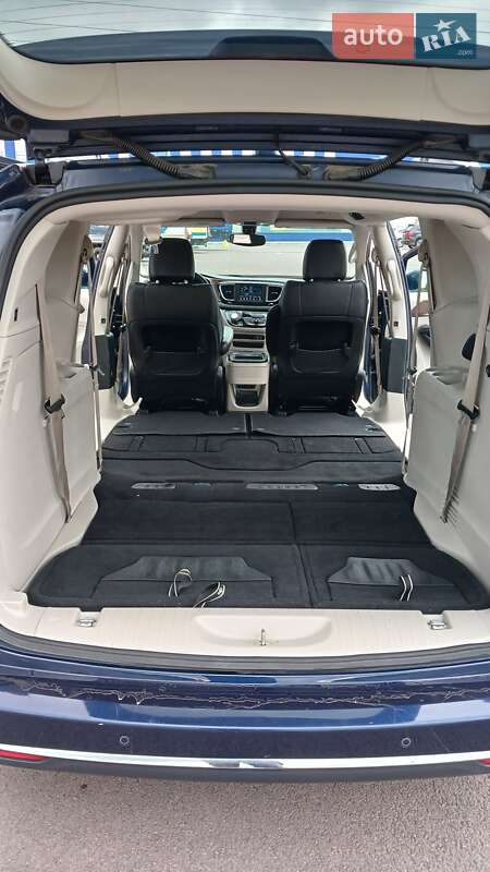 Мінівен Chrysler Pacifica 2018 в Рівному