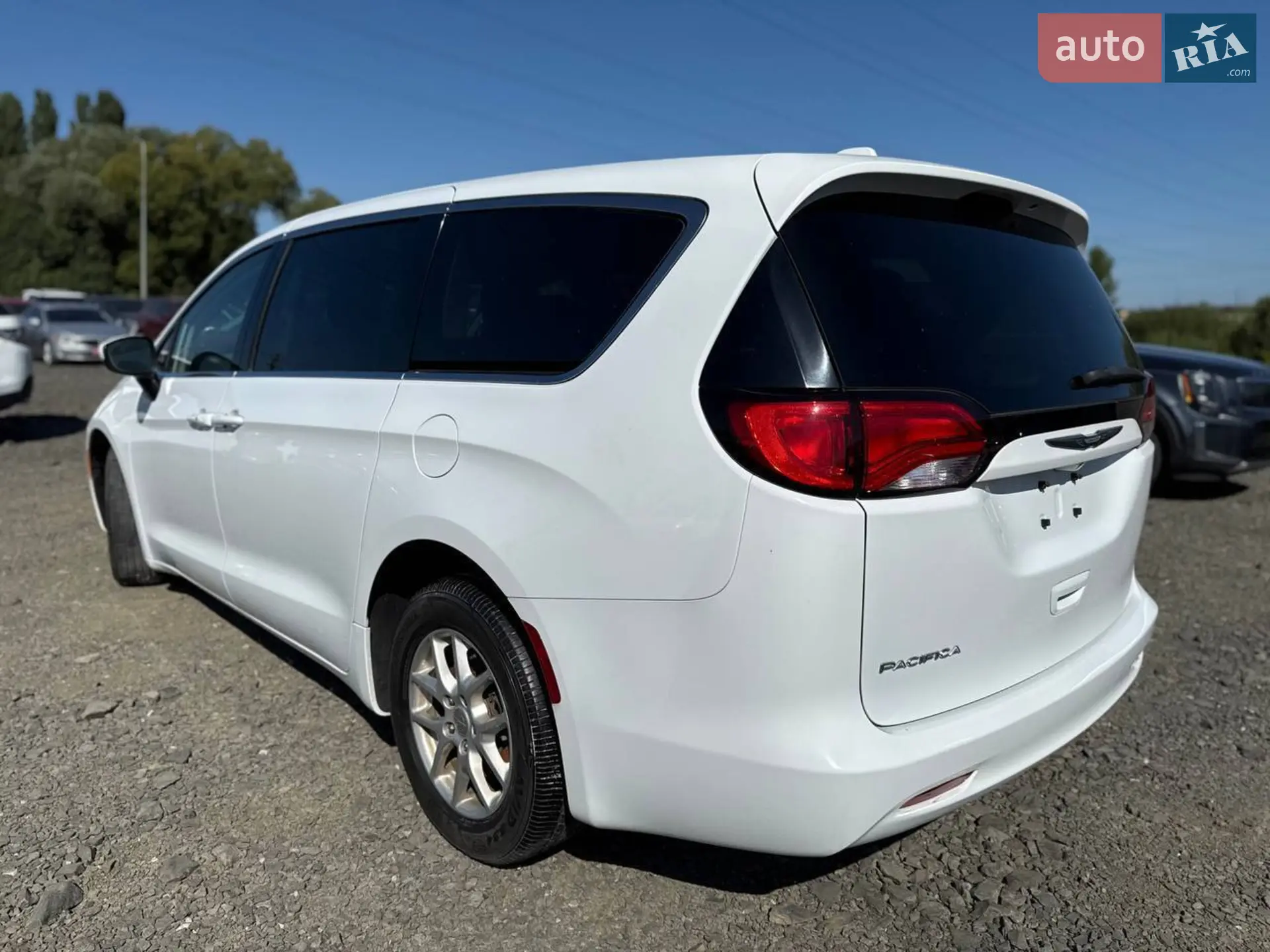 2017 Chrysler Pacifica - мініатюра 3