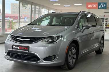 Минивэн Chrysler Pacifica 2017 в 