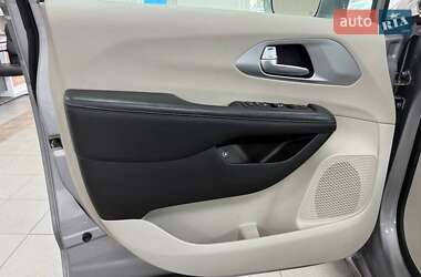 Минивэн Chrysler Pacifica 2017 в 