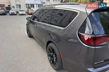 Универсал Chrysler Pacifica 2017 в 