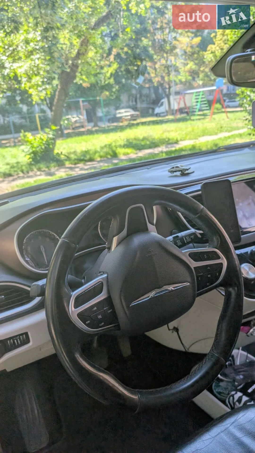 2017 Chrysler Pacifica - мініатюра 15