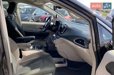 Минивэн Chrysler Pacifica 2021 в 