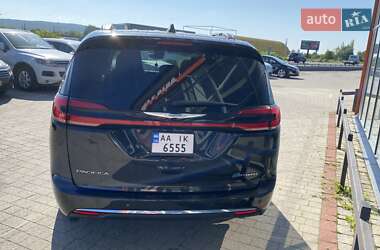 Минивэн Chrysler Pacifica 2021 в 