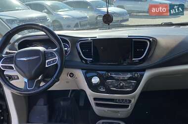 Минивэн Chrysler Pacifica 2021 в 