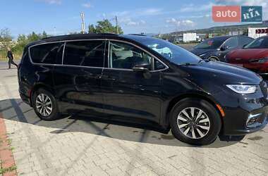 Минивэн Chrysler Pacifica 2021 в 