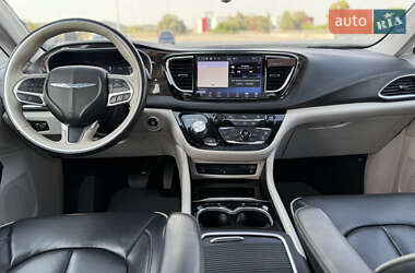 Мінівен Chrysler Pacifica 2020 в 