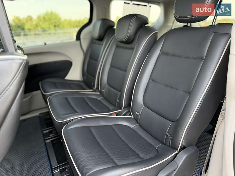 Минивэн Chrysler Pacifica 2020 в Киеве