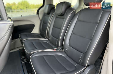 Мінівен Chrysler Pacifica 2020 в 